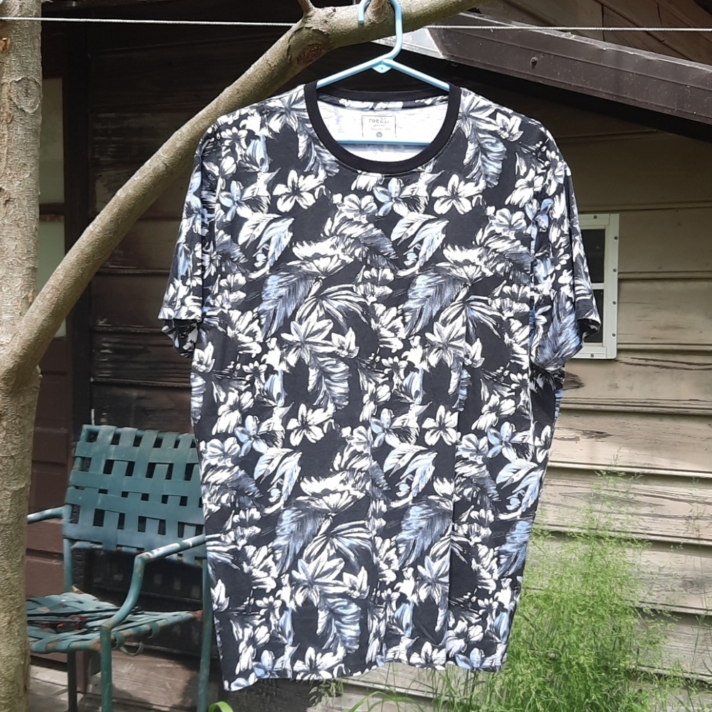 Rue 21 island flower short sleeve tee